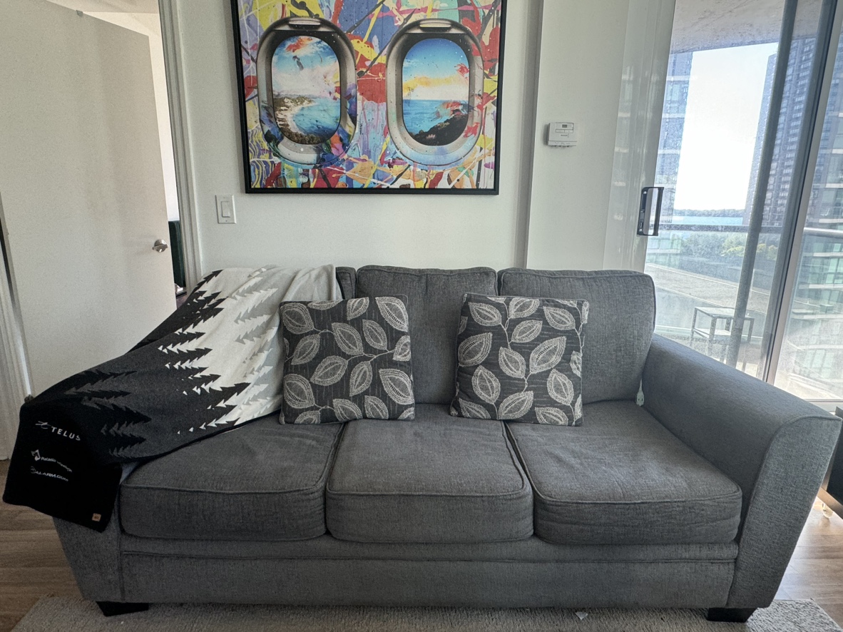 3 seater comfy couch - photo 2