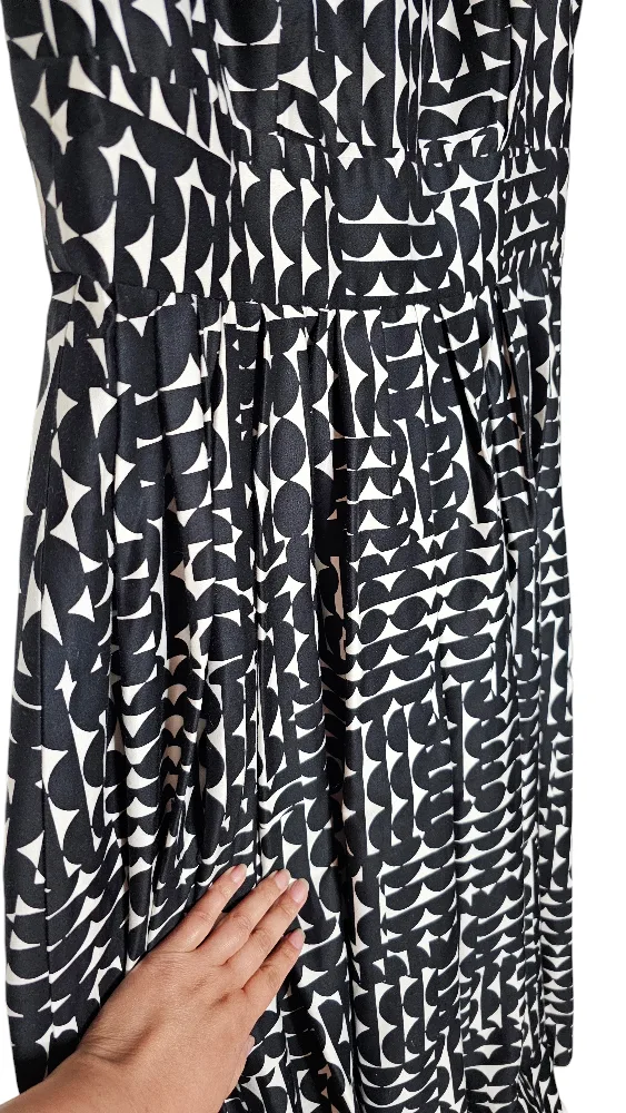 Calvin Klein Black and White Geometric Print Fit and Flare Dress image indicator(4)