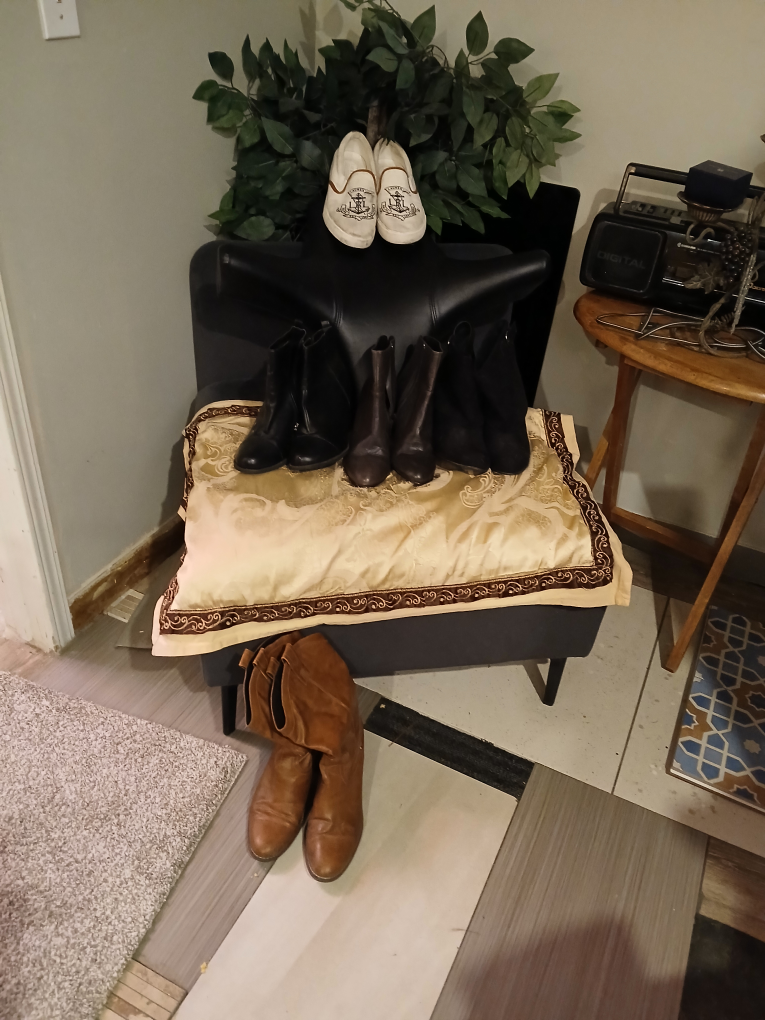 Women's Boots - Lot of 7 Pairs - photo 3