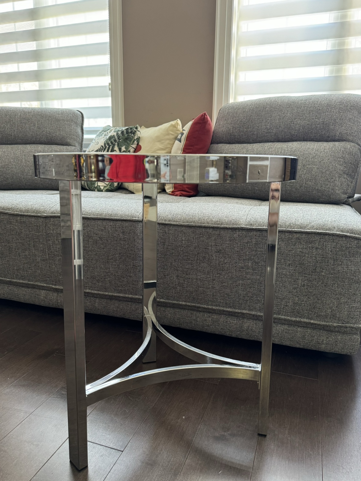 Round glass end table - photo 3