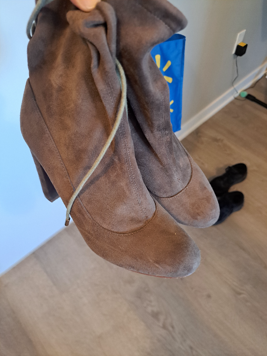 Size 8 boots- beautiful! Gold ends of shoelace - photo 2