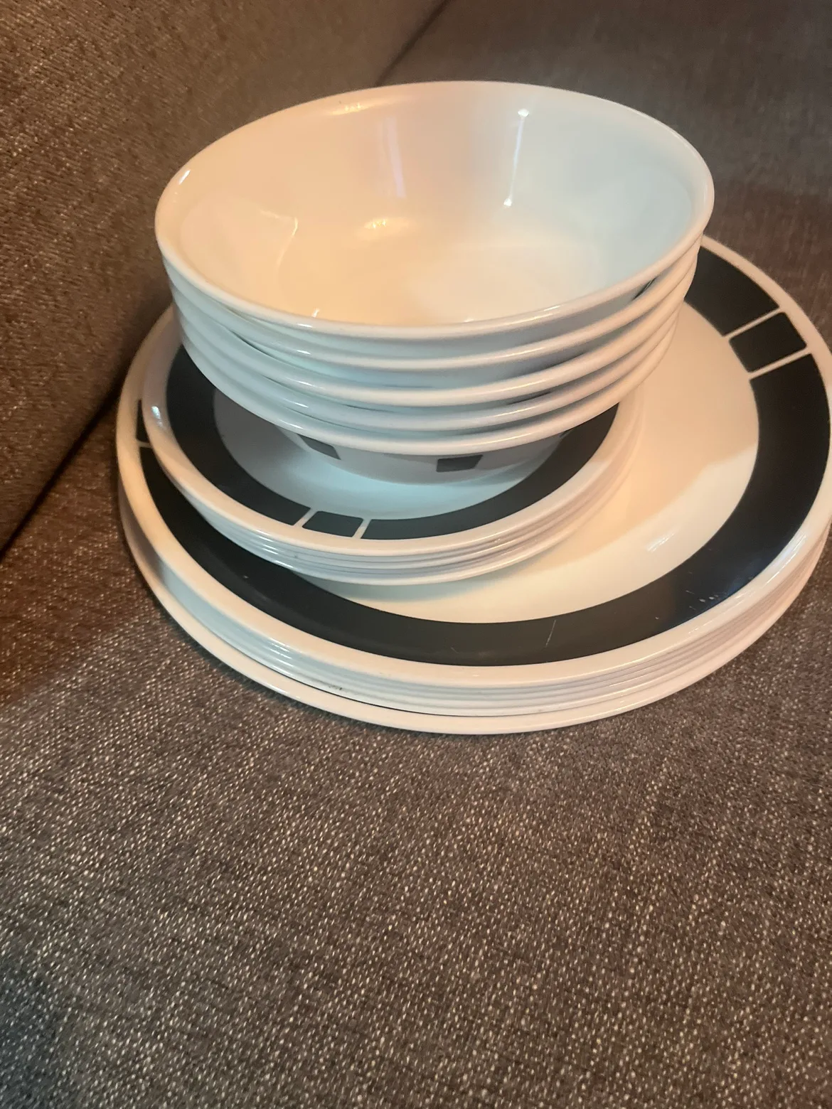 Dinnerware Set thumbnail