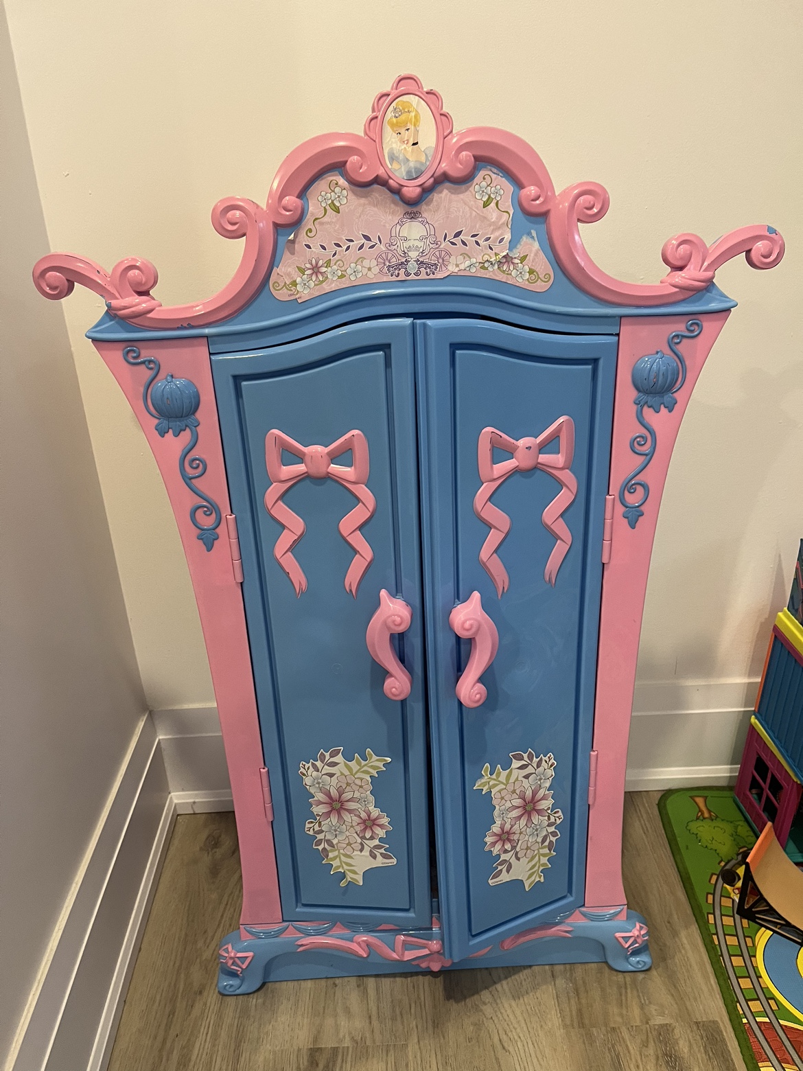 Disney Princess Dress-Up Wardrobe - photo 4