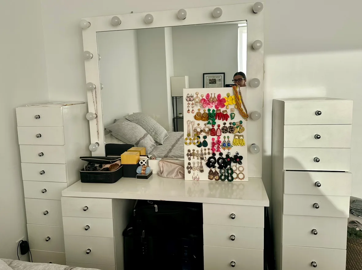 Vanity Set with Mirror thumbnail