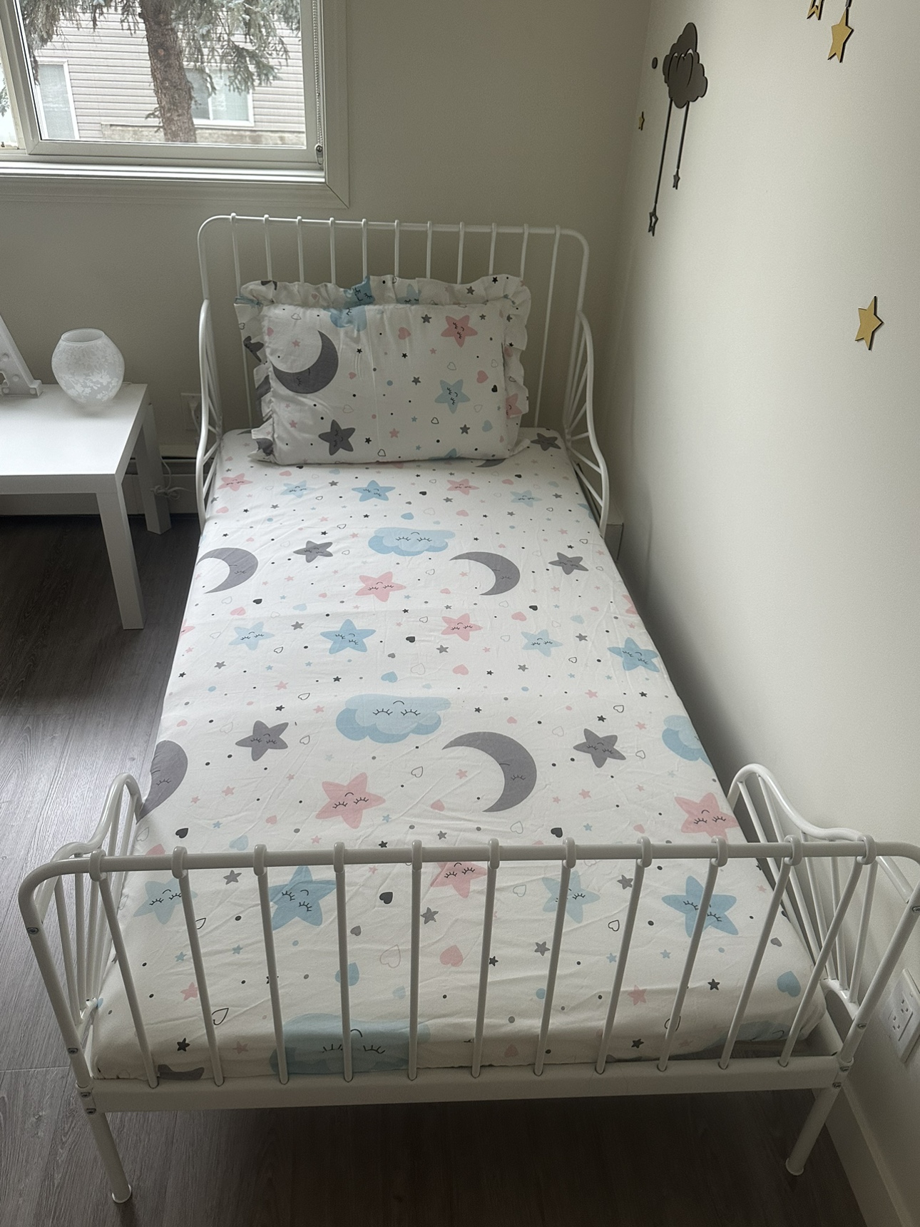 White Metal Toddler Bed Frame - photo 2