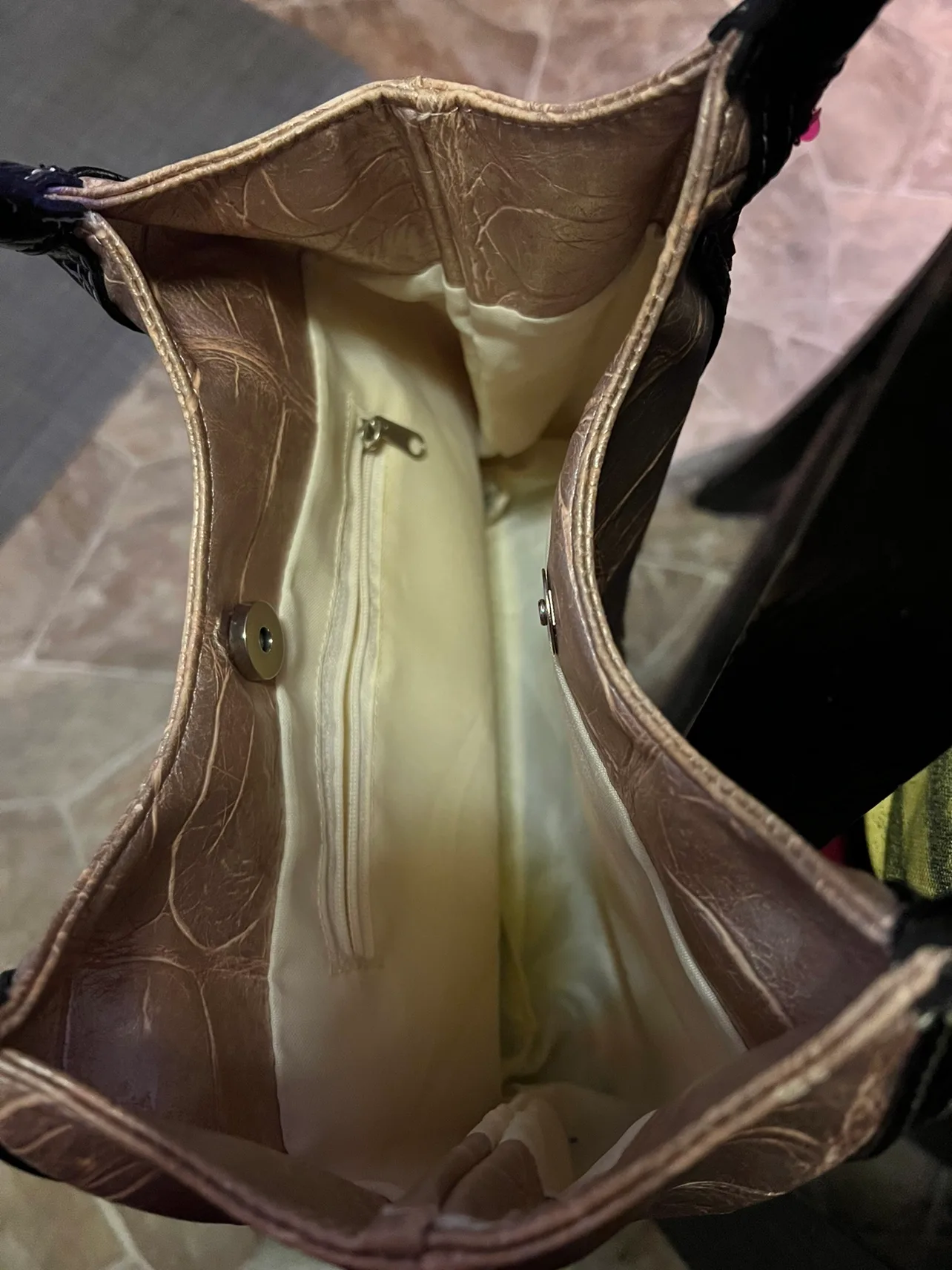 Gold Handbag with Pink Sequins image indicator(3)