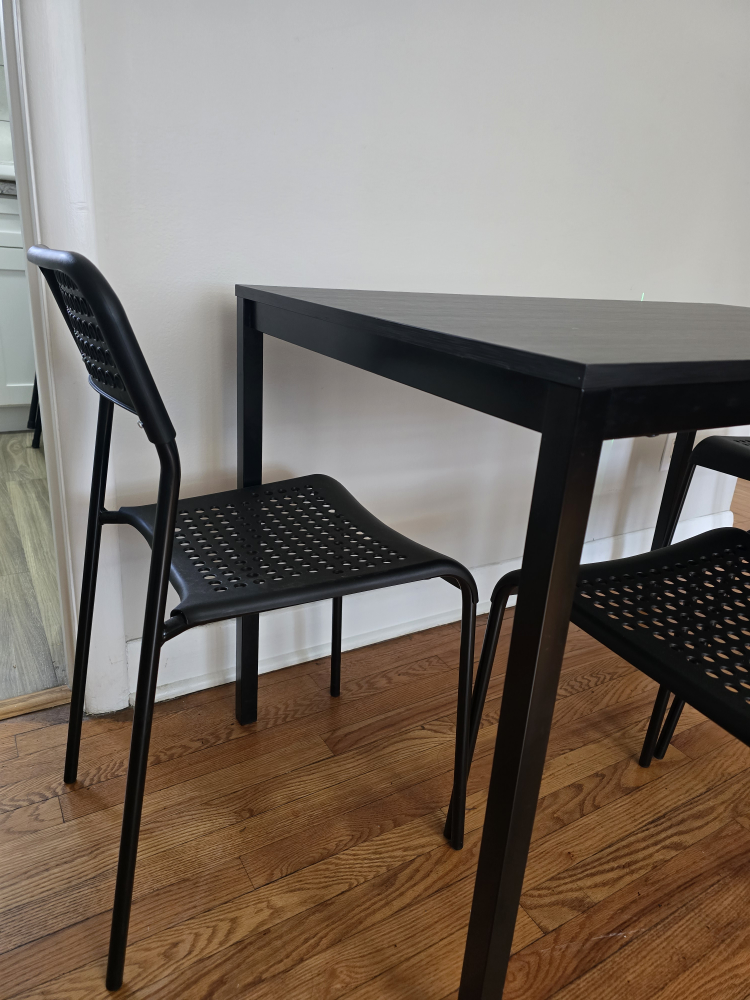 Table and Chairs - photo 2