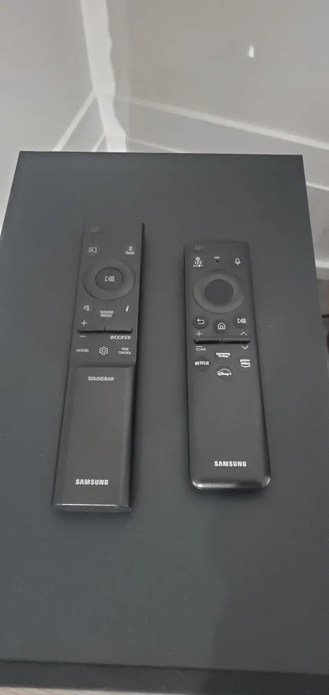 Samsung 55" QLED 4K Q80C and Soundbar with Subwoofer image indicator(6)