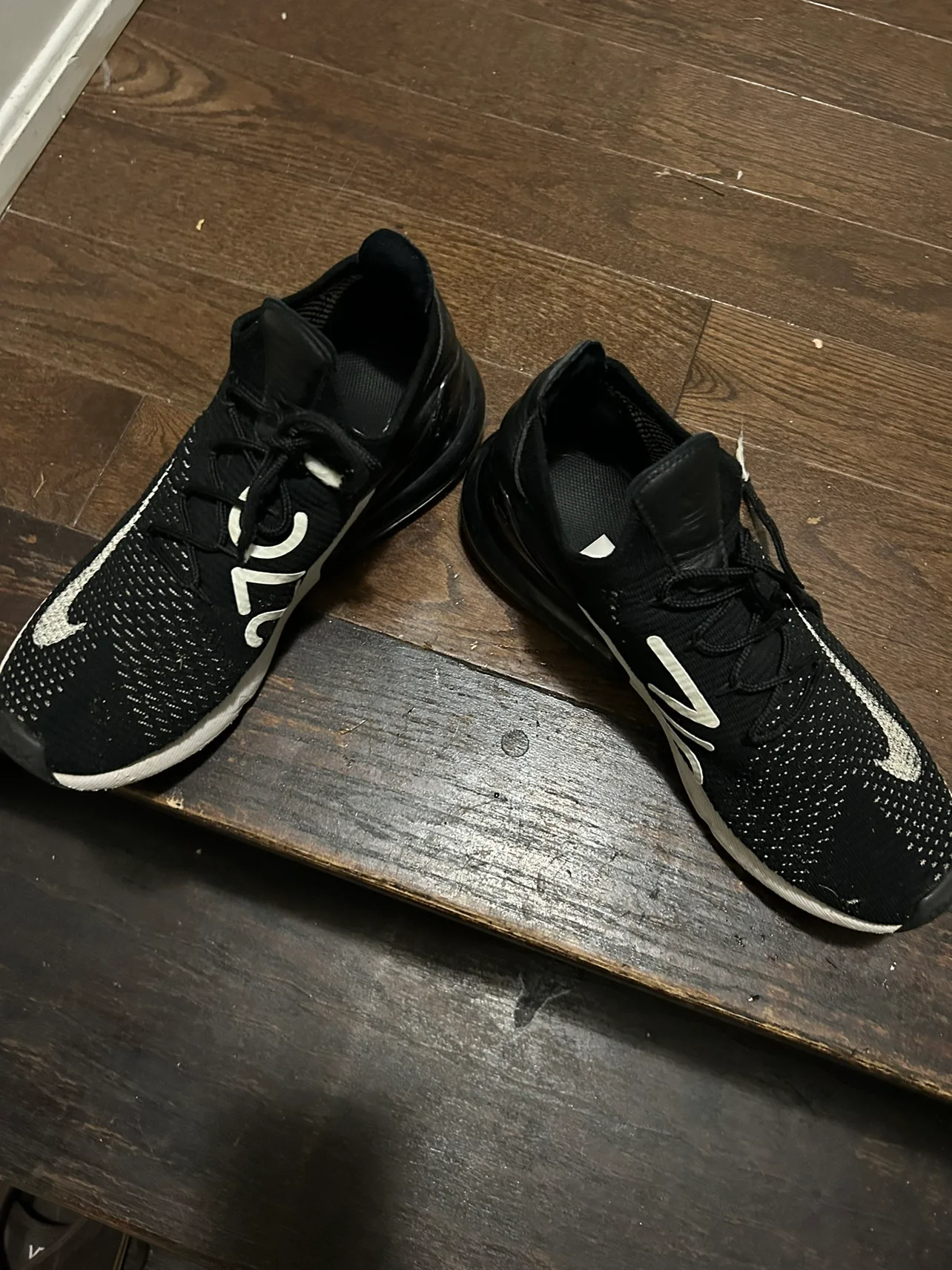 Nike Air Max 270 image indicator(3)