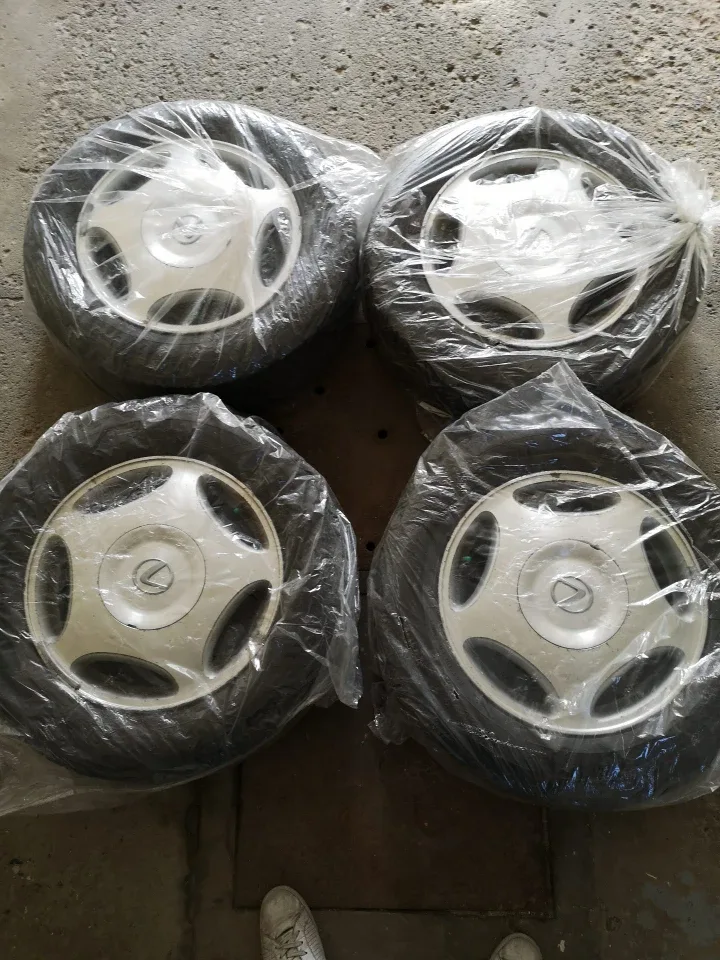 Set of 4 Winter tires - Good Year! thumbnail
