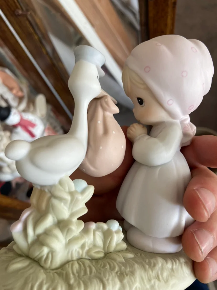 Precious Moments Figurine Joy On Arrival 1990 image indicator(7)