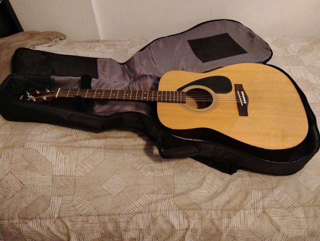 Yamaha Acoustic Guitar - photo 2