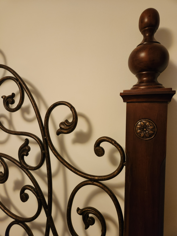 Queen Size Metal Bed Frame with Solid wood pillars - photo 3