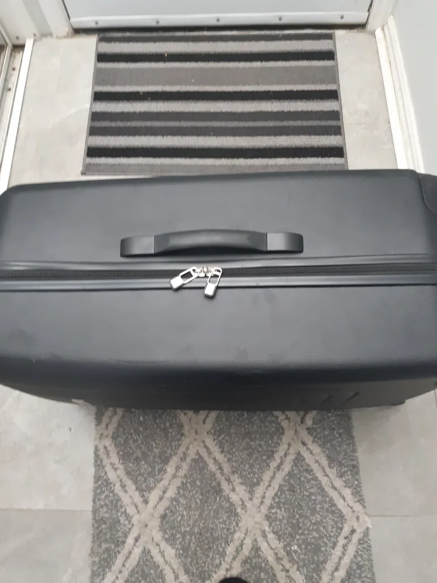 26 inch hard shell suit case image indicator(3)