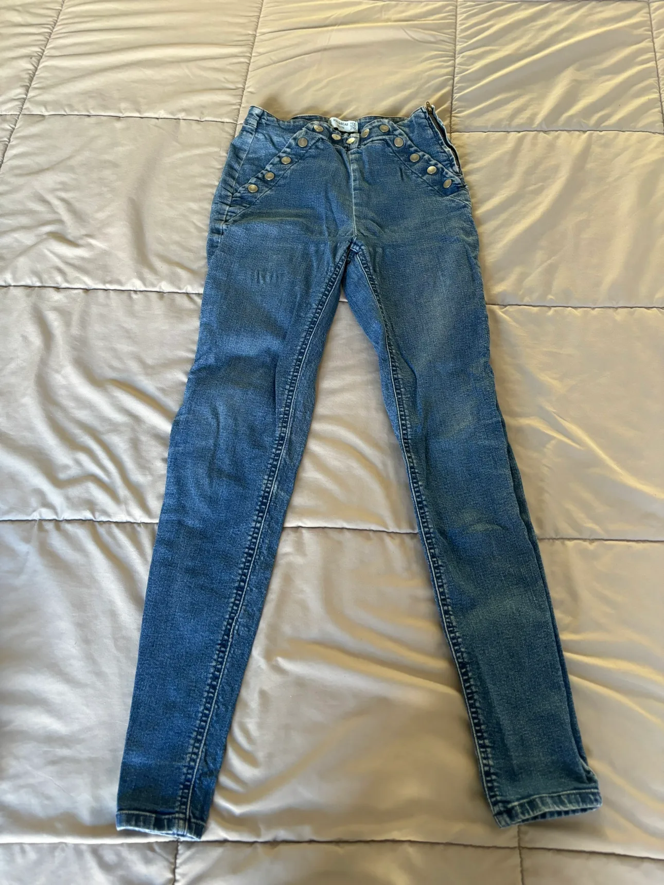 4 Stretch pants, Pull & bear, American Eagle x2, Joe Fresh image indicator(4)