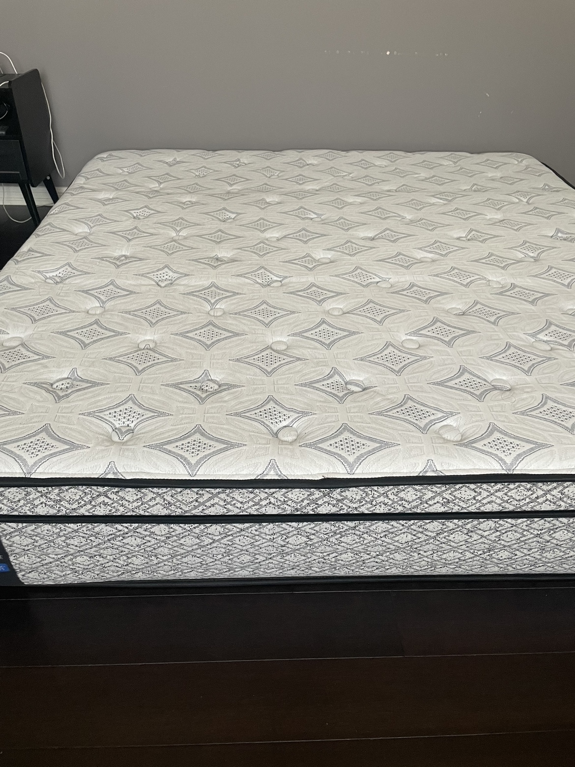 Sealy Posturepedic Mattress - photo 2