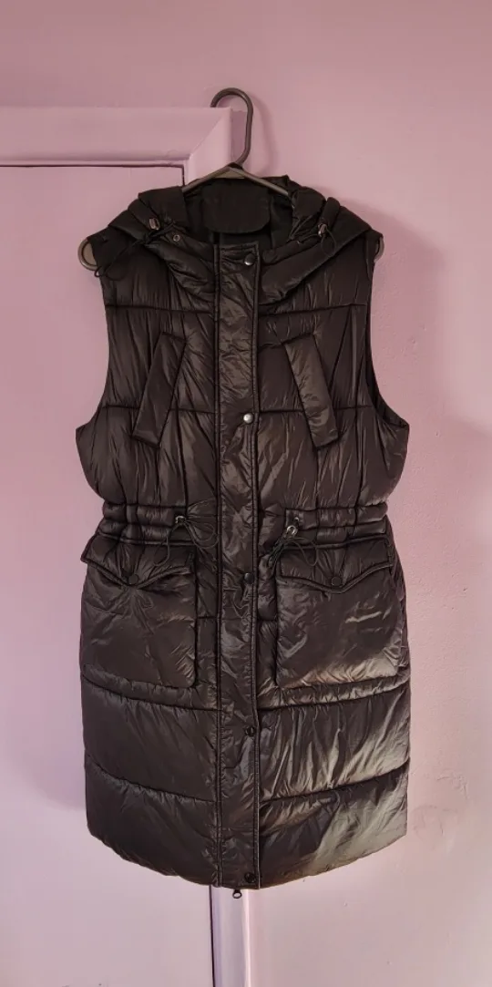 Puffer vest with hood 🍂 image indicator(2)