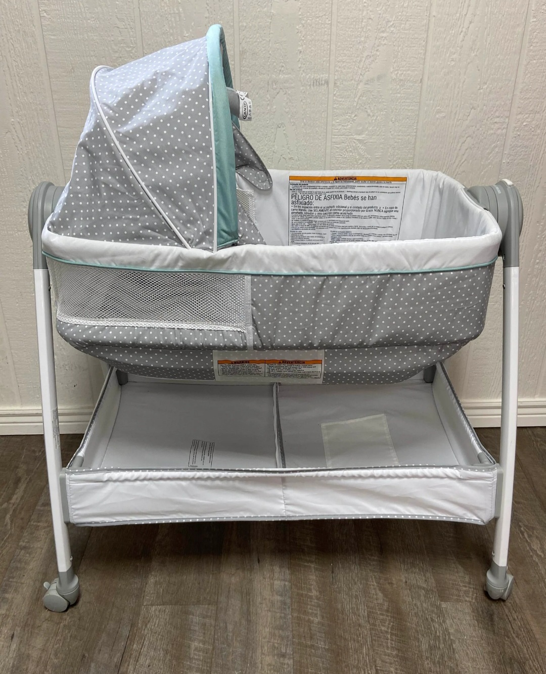 Baby Bassinet with Canopy and Storage Shelf 🥕