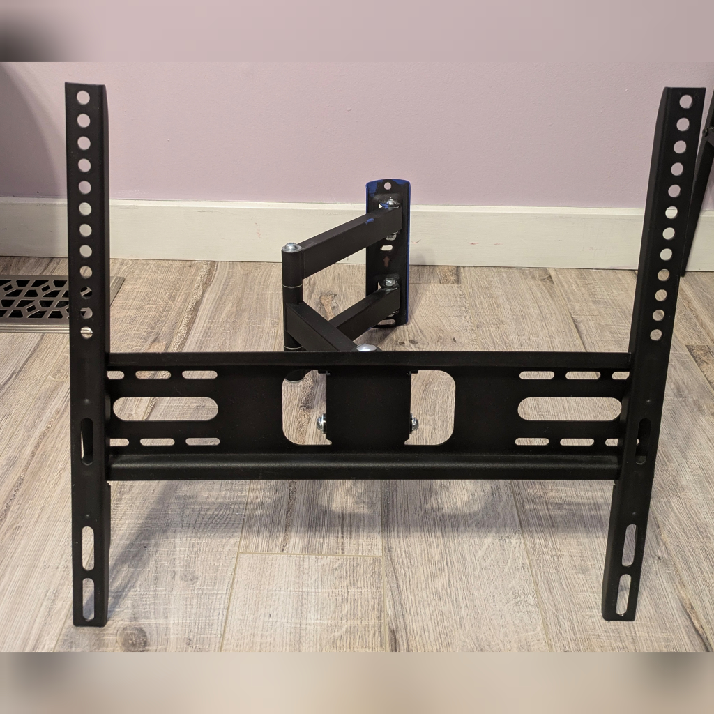 pending pick up - Seiki 47" TV with wall mount - photo 2