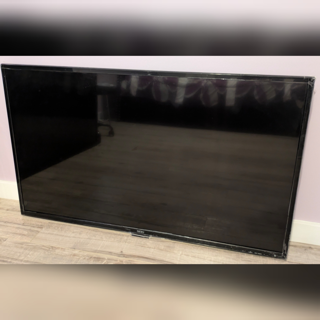 pending pick up - Seiki 47" TV with wall mount - photo 4