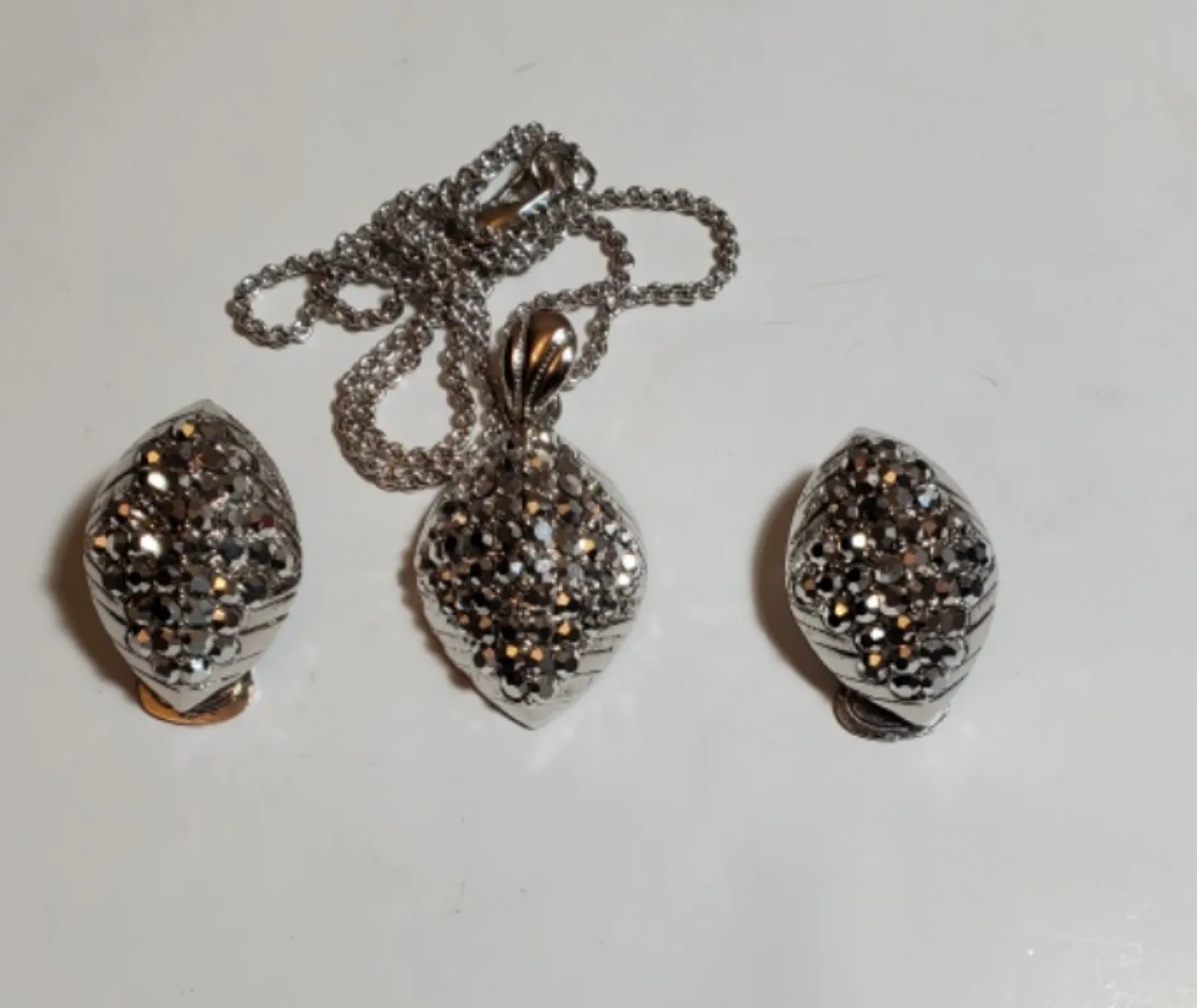 Silver Tone Rhinestone Necklace and Earrings Set image indicator(6)