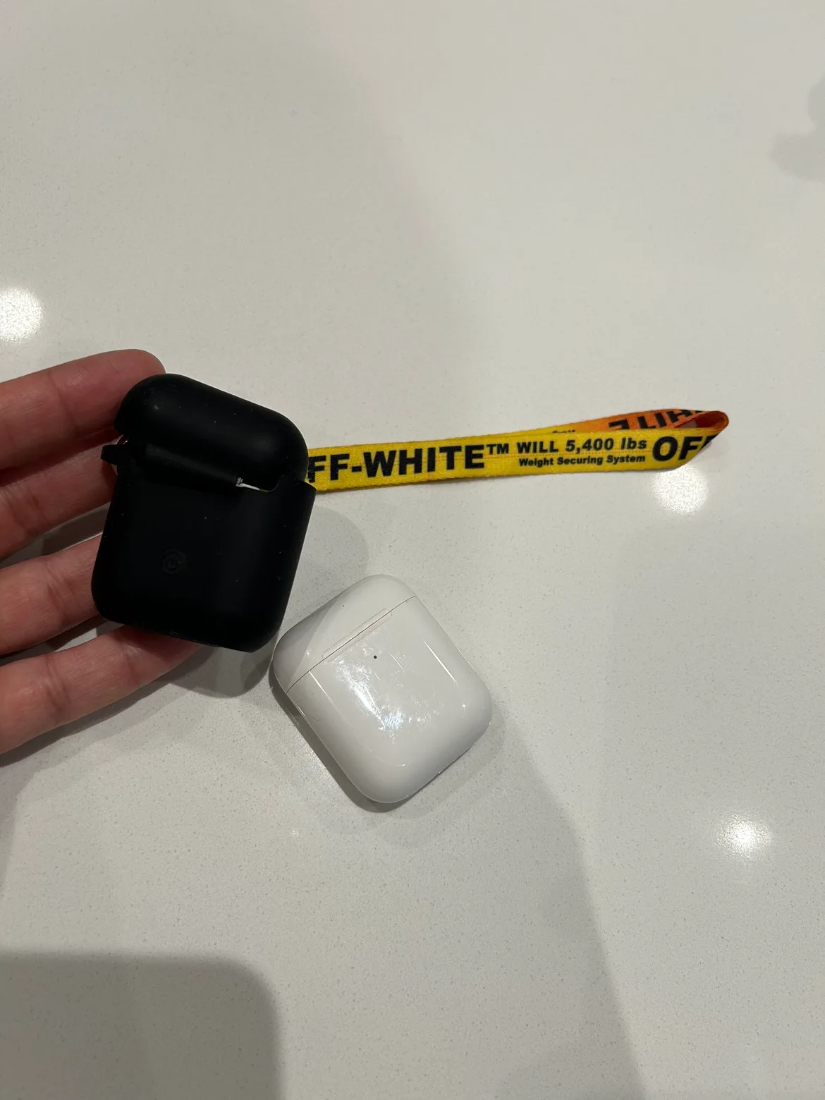 Off-White Airpods 2 Case image indicator(4)