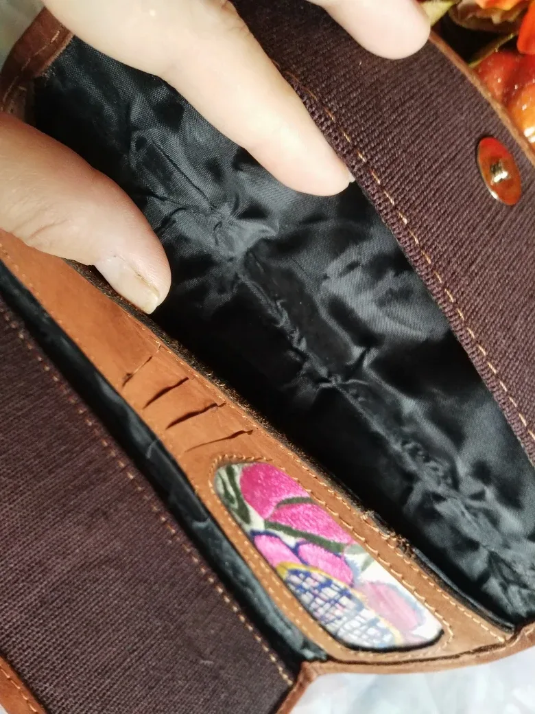 🎃🍁 #freecycle ~ Embroidered Leather Wallet image indicator(3)