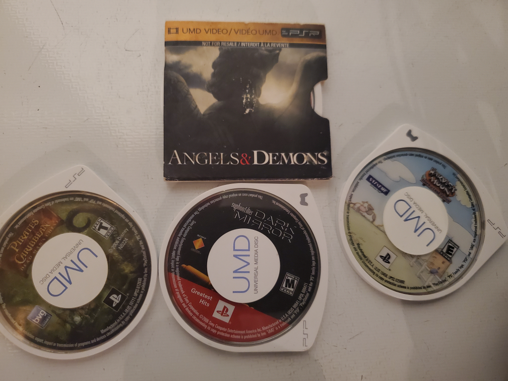 LIMITED EDITION METAL GEAR SOLID GREEN PSP LOT - photo 3