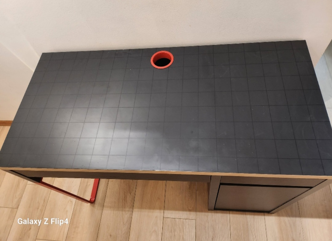 computer black desk with red legs - photo 2