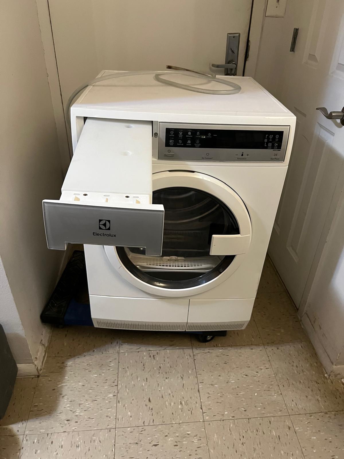 Electrolux Dryer - photo 2