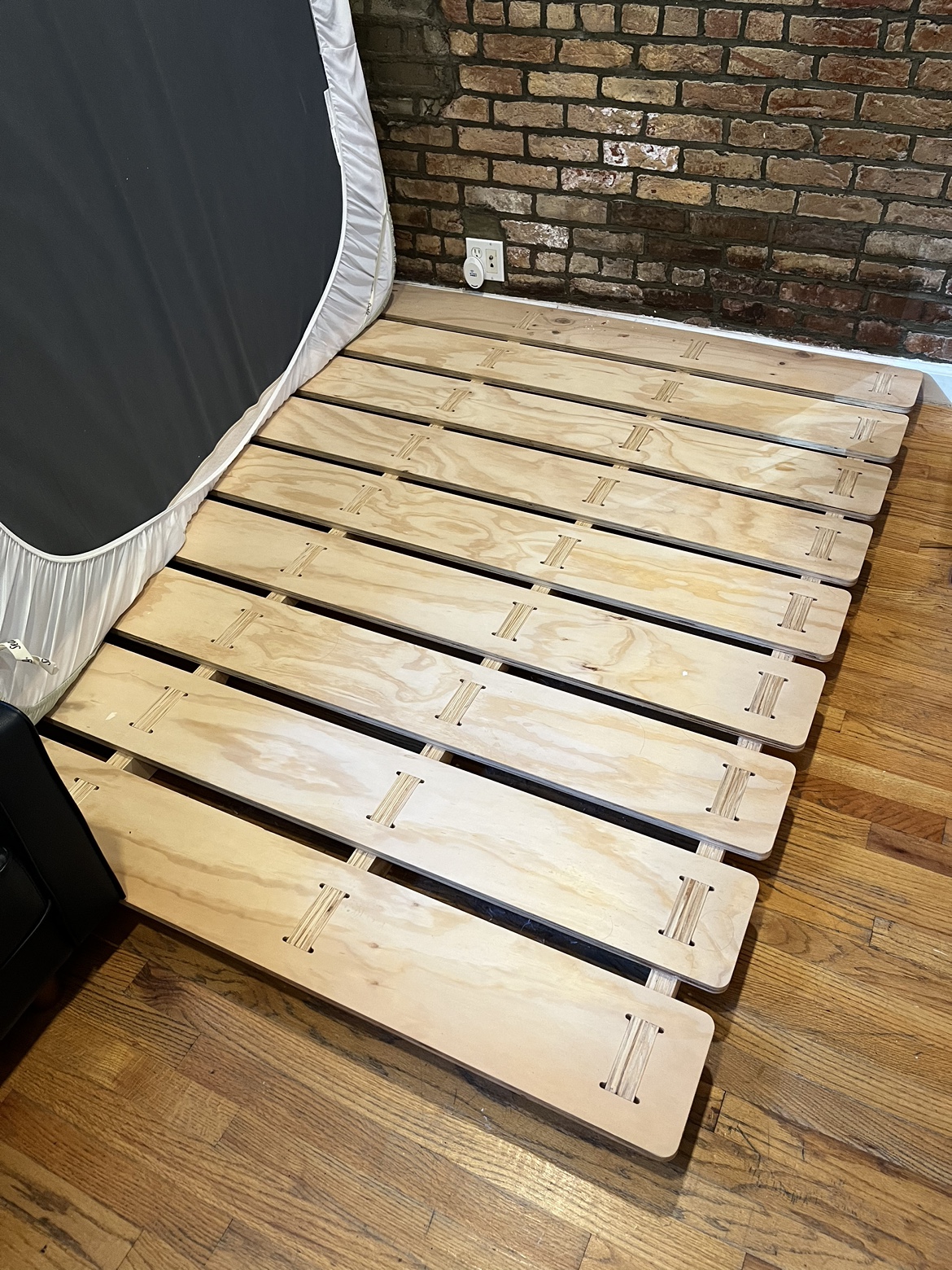 Full Size Wooden Platform Bed Frame - photo 3