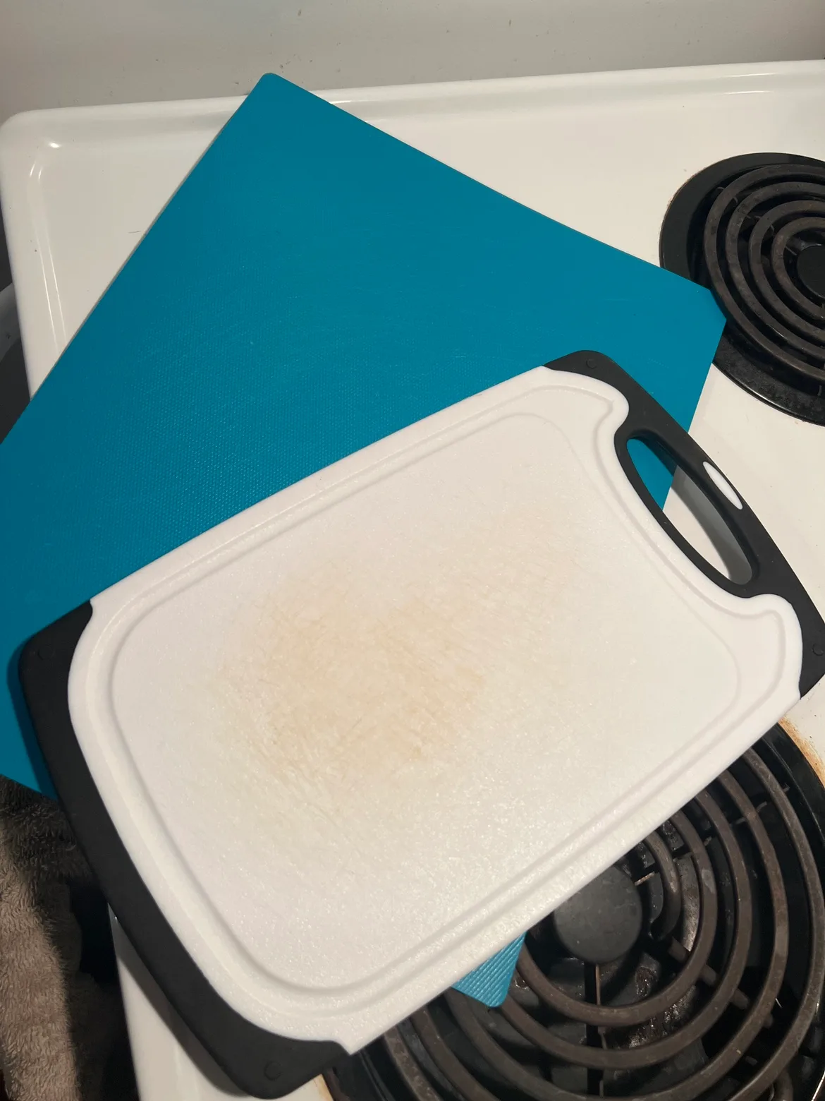 Free plastic cutting boards thumbnail
