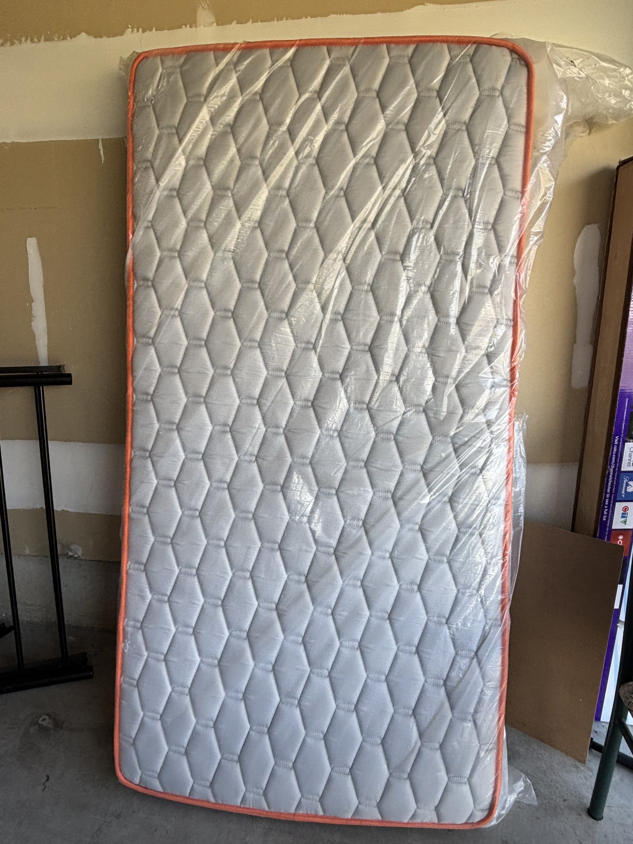 2 Single Mattress and  free Frame Set (missing screws for frame)