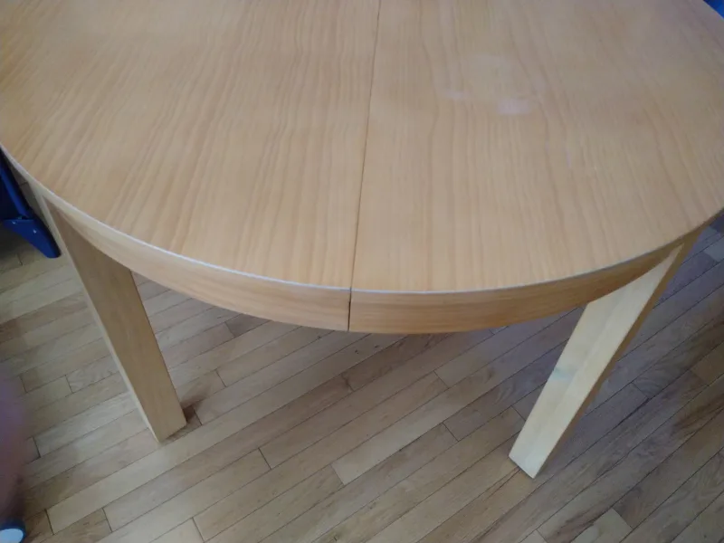 Extendable Round Dining Table image indicator(3)