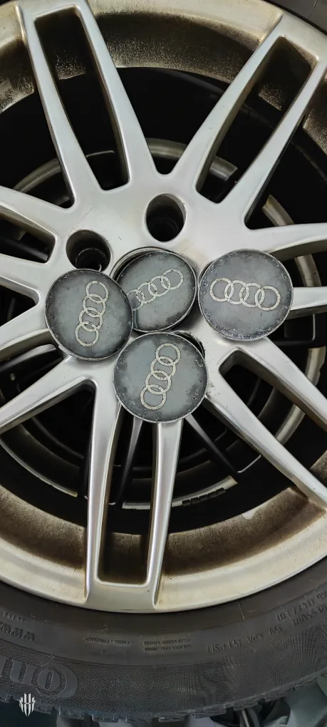 Set of 4 17 inch Audi rims with Winter Tires (225/50R17) image indicator(3)