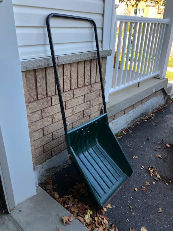 Snow Shovel thumbnail