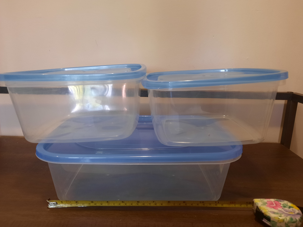 Moving sale ⚠️🚨 Large 3 plastic containers - photo 2