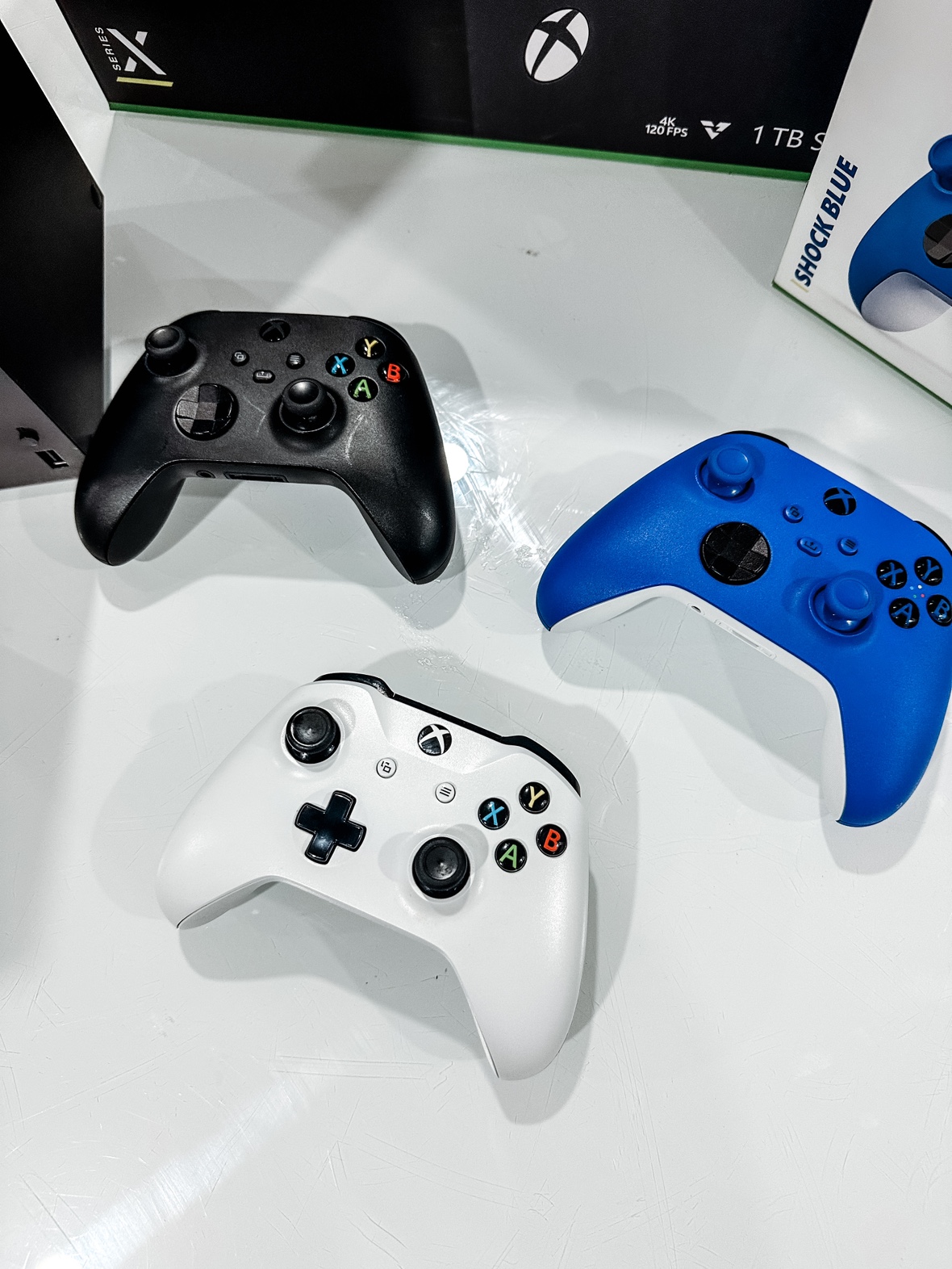 Xbox Series X + extra controllers - photo 4