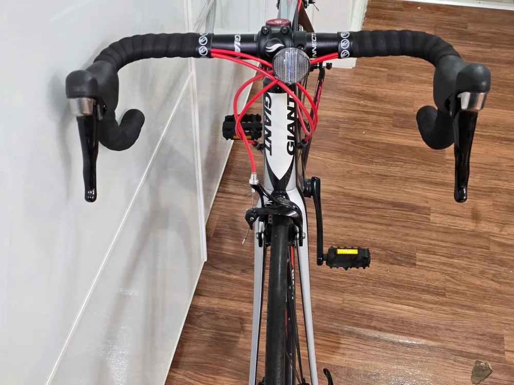 Giant Defy Advanced Carbon Fiber medium 5'7"-5'11" Road Bike image indicator(7)