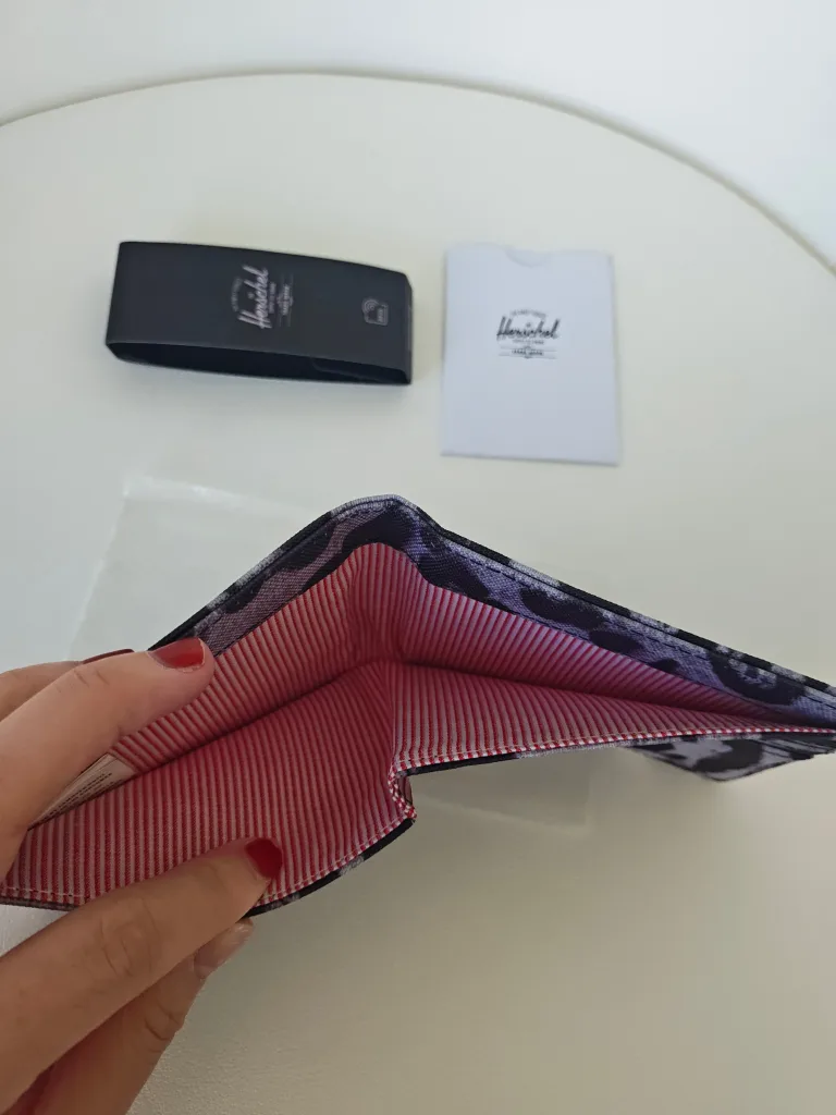 Herschel Bi-Fold Wallet - New image indicator(5)