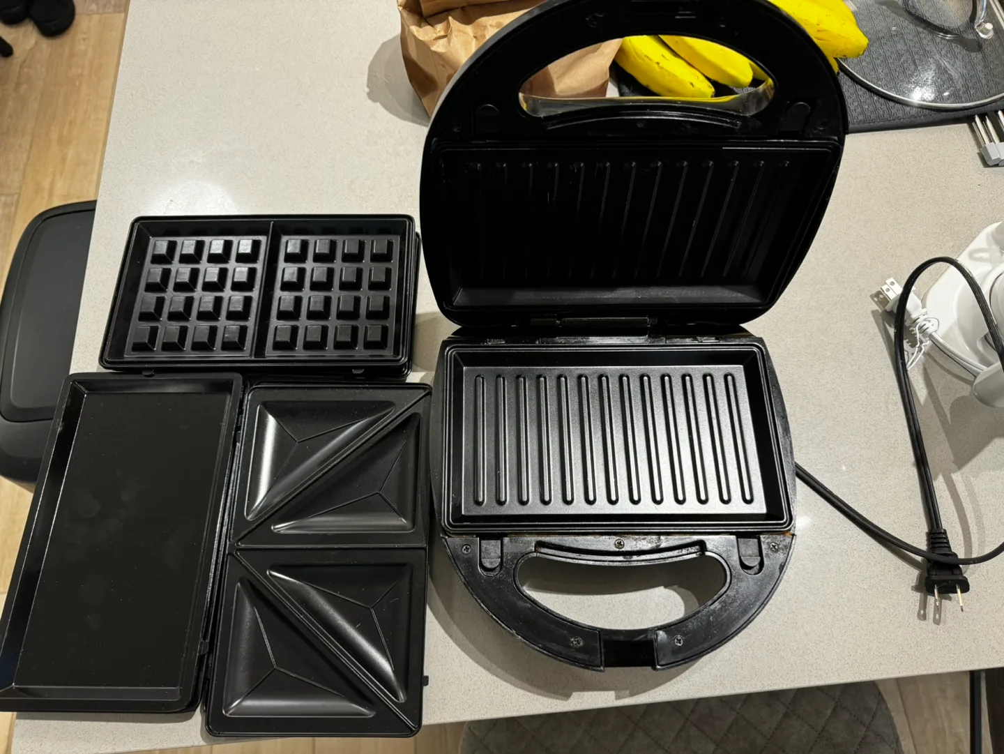 Black + Decker 4-in-1 Grill, Waffle & Sandwich Maker image indicator(2)