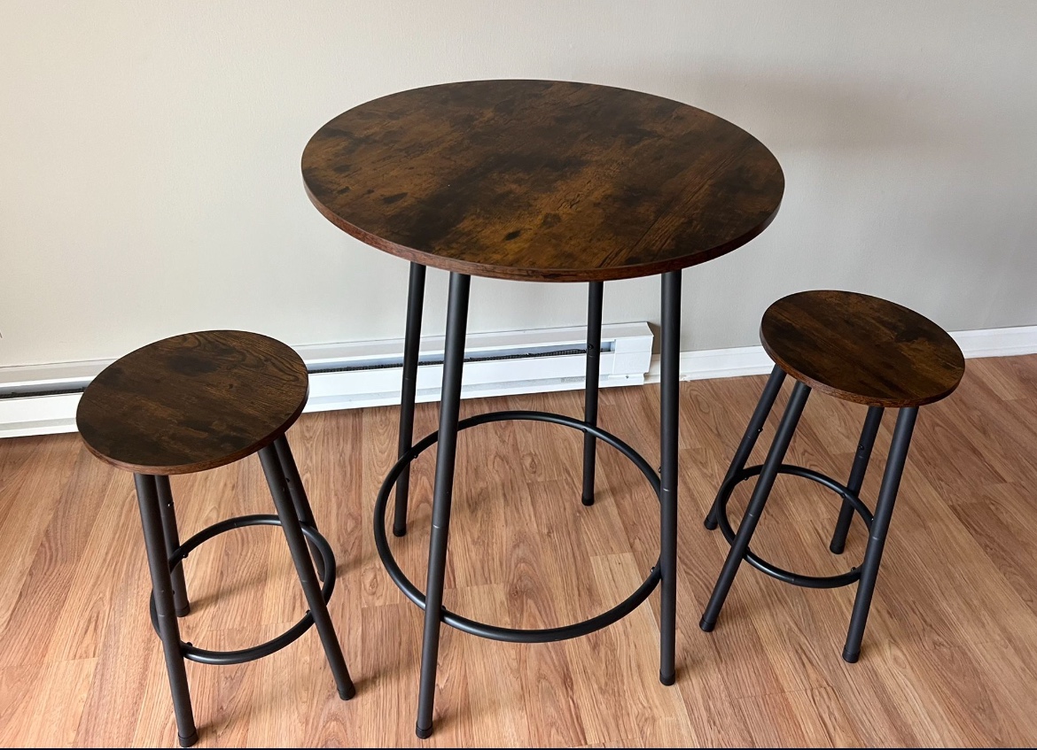 Small Round Table with Two Stools 🥕 - photo 3