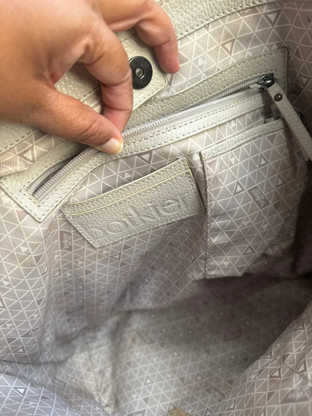 Botkier ladies handbag image indicator(4)