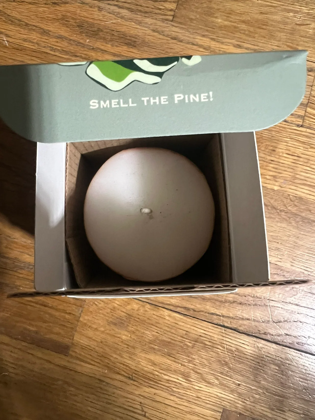 Soap & Paper Factory Roland Pine Scented Soy Candle image indicator(2)