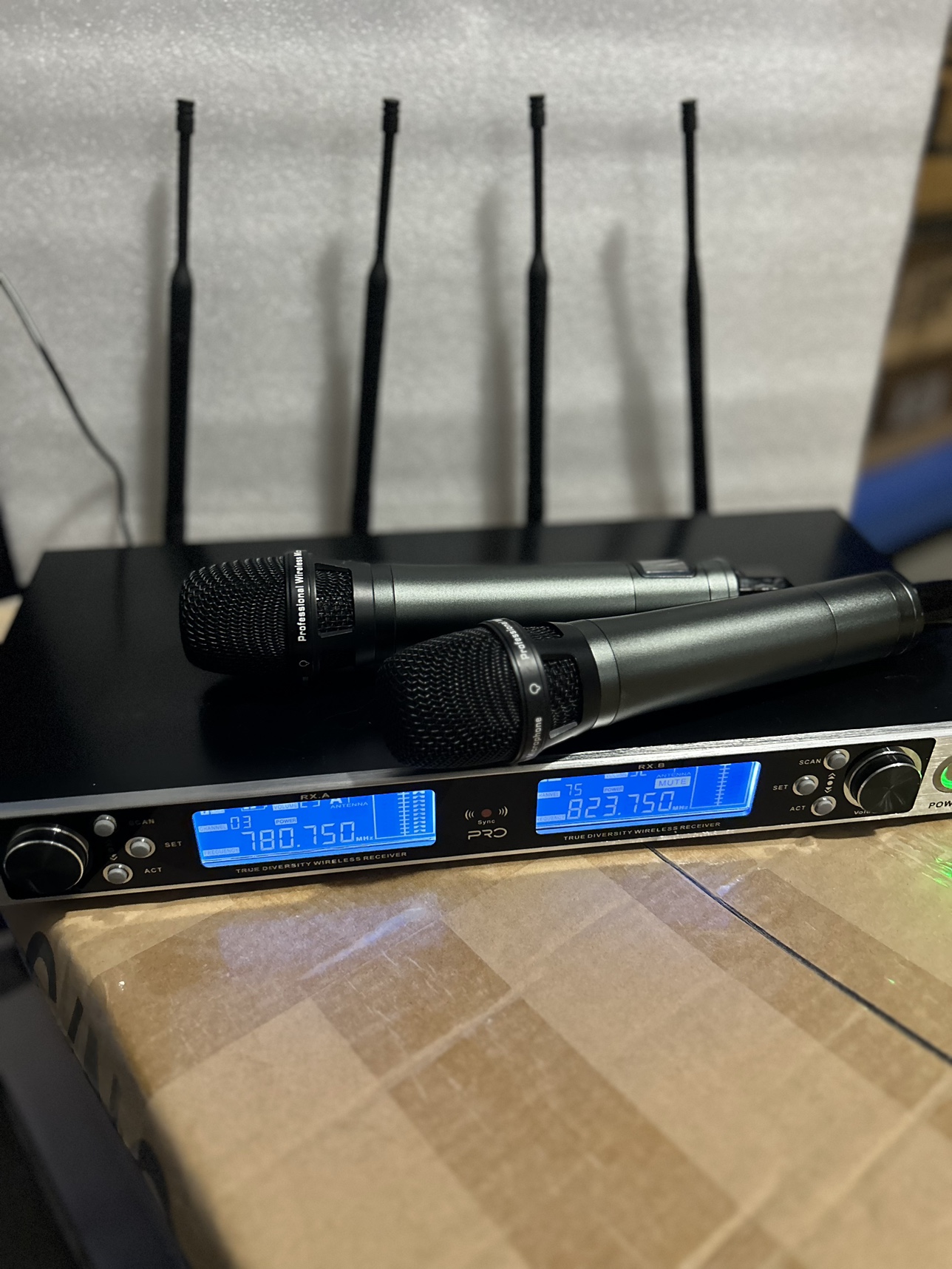 Xtuga g3 Wireless Microphone System with 2 handheld - photo 2