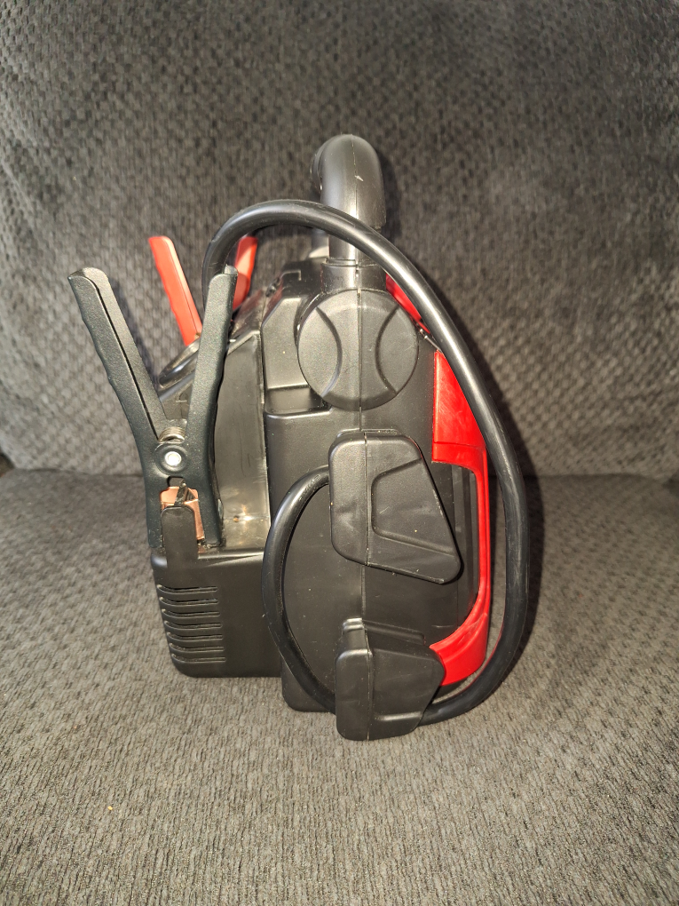 EverStart 700A Peak Jump Starter - photo 5