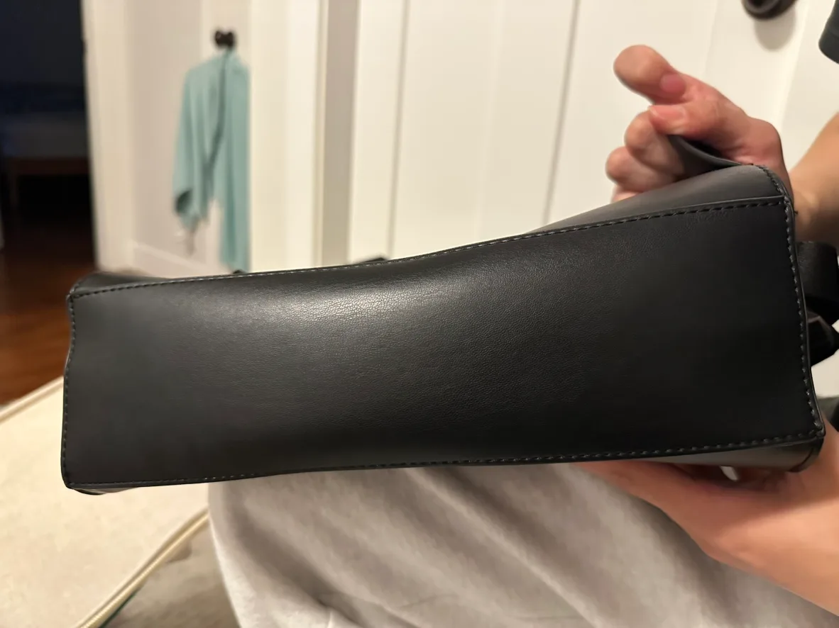 Black backpack image indicator(9)