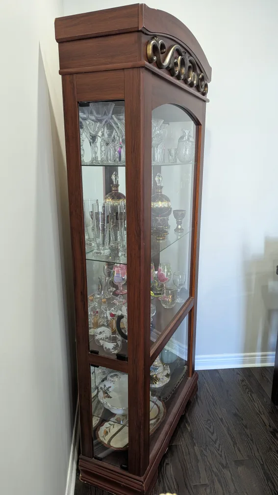 Gorgeous Red Oak Glass display cabinet [PICKUP ONLY] image indicator(3)