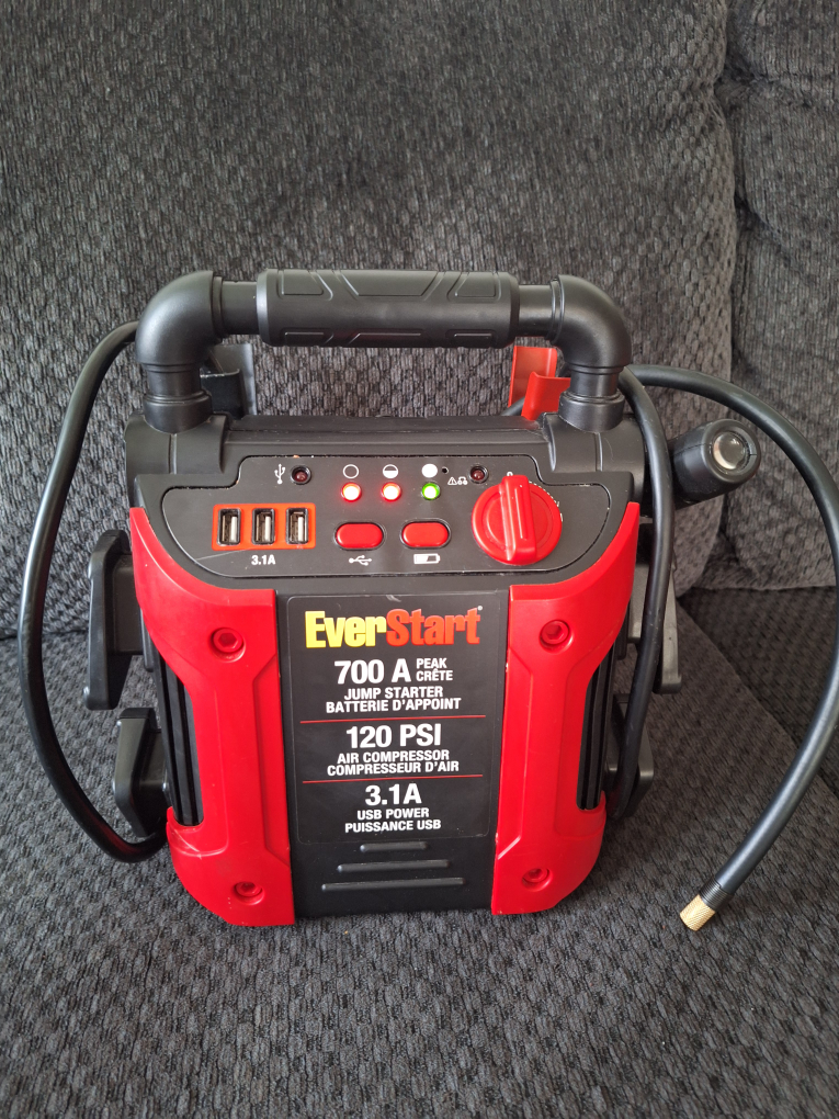 EverStart 700A Peak Jump Starter