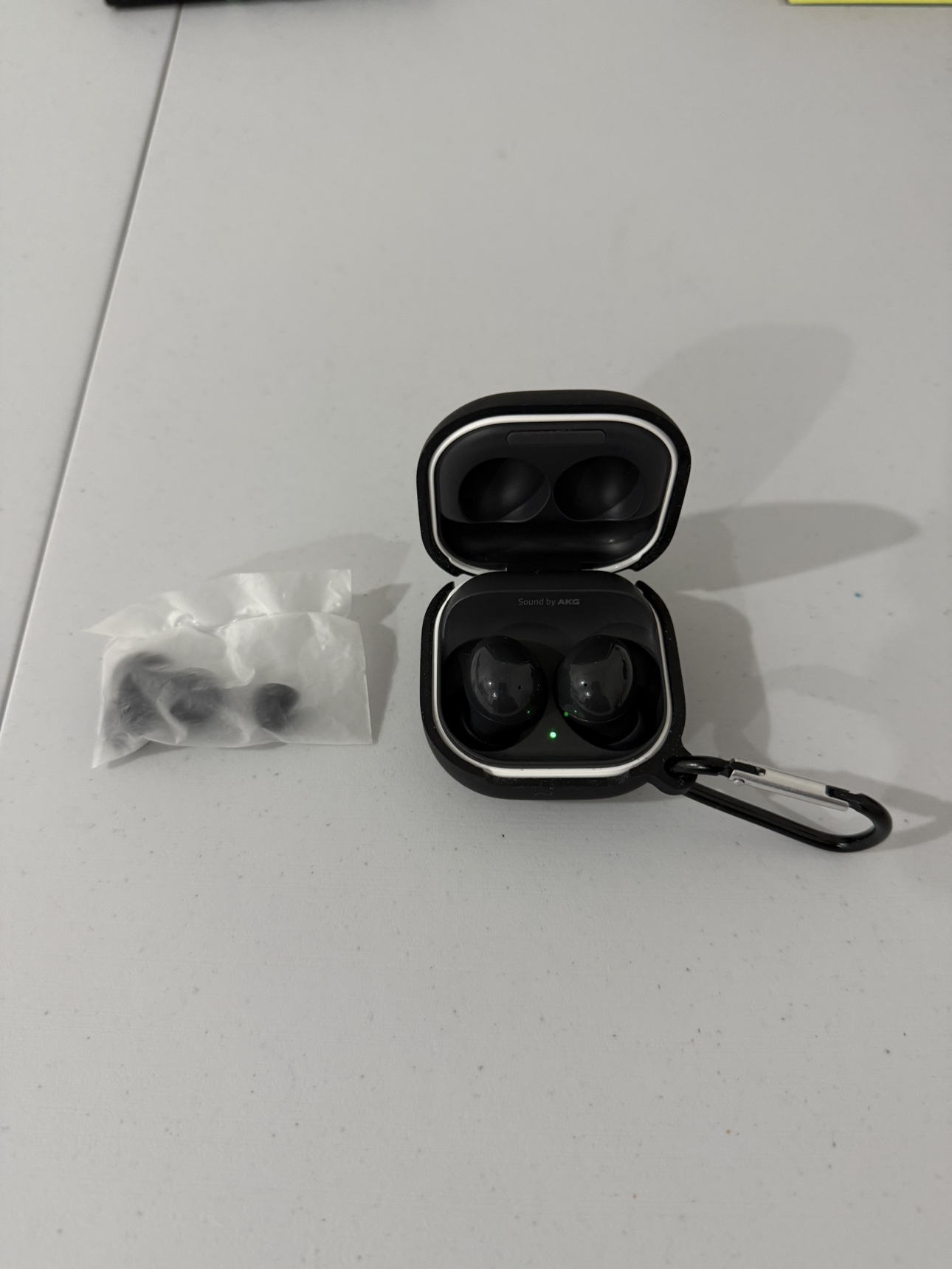Samsung Galaxy Buds 2 with Silicone Case - photo 2
